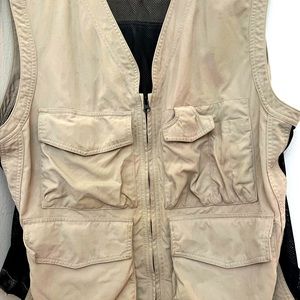 Duluth Trading Company Vest. Size XL. Tan. Non smoking home